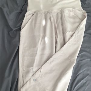 LULULEMON JOGGER PANTS (NEW!!!)